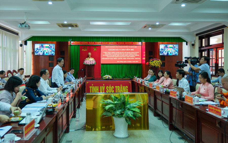 Uỷ ban Thường vụ Quốc hội giám sát tại tỉnh Sóc Trăng về đổi mới chương trình, sách giáo khoa giáo dục phổ thông. Uỷ ban Thường vụ Quốc hội giám sát tại tỉnh Sóc Trăng về đổi mới chương trình, sách giáo khoa giáo dục phổ thông.