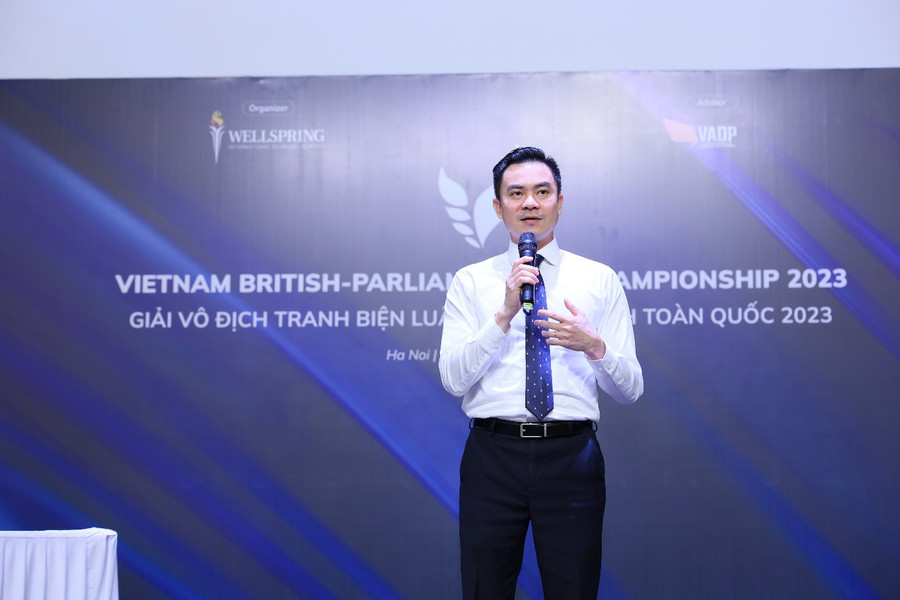 Thầy Nguyễn Vĩnh Sơn - Quyền Tổng Hiệu trưởng Trường PTSNLC Wellspring – đơn vị tổ chức VBC. Thầy Nguyễn Vĩnh Sơn - Quyền Tổng Hiệu trưởng Trường PTSNLC Wellspring – đơn vị tổ chức VBC.