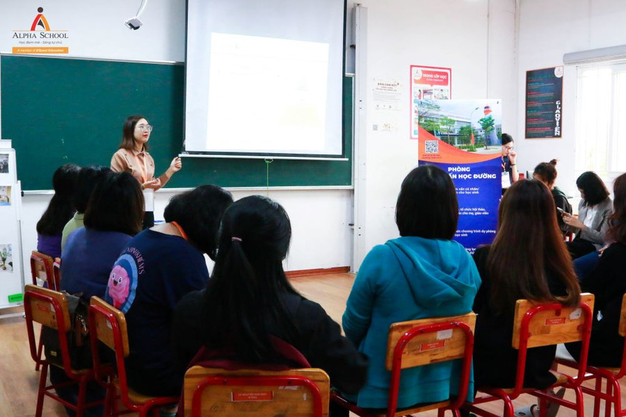 Tham quan học hỏi kinh nghiệm tổ chức các chương trình chăm sóc sức khỏe tâm thần tại Alpha School và 4 trường đồng tổ chức hội thảo.