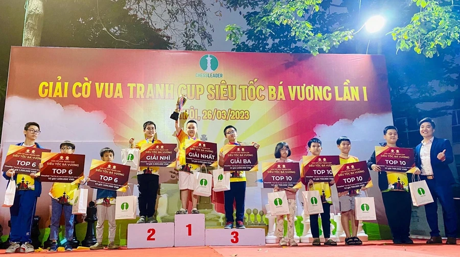 Trao giải cờ vua tranh cúp Siêu tốc Bá Vương lần thứ I.