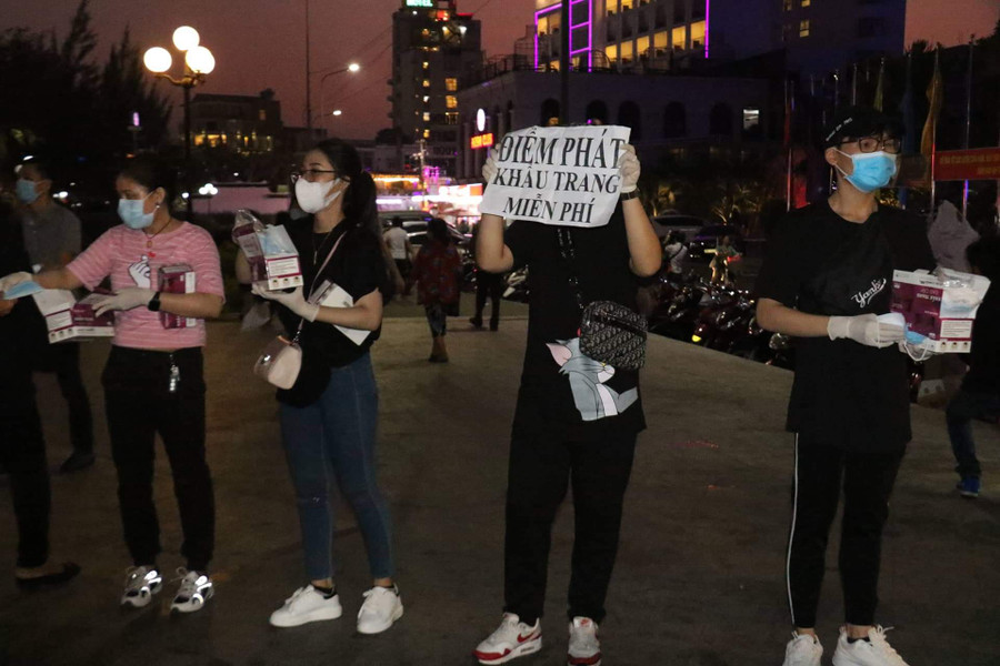 Đây là hành động đẹp được người dân và du khách ghi nhận.