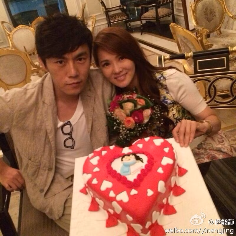 Điểm danh những "trâu già gặm cỏ non" của sao nữ C-biz