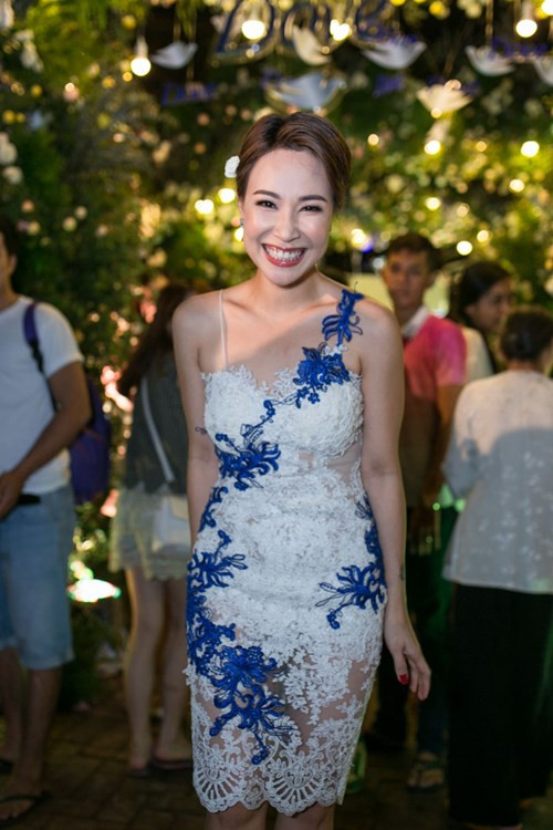 Bảo Anh, Uyên Linh khoe sắc giữa vườn hoa hồng khổng lồ - ảnh 10