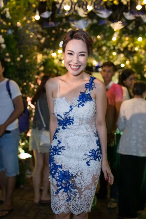 Bảo Anh, Uyên Linh khoe sắc giữa vườn hoa hồng khổng lồ - ảnh 10