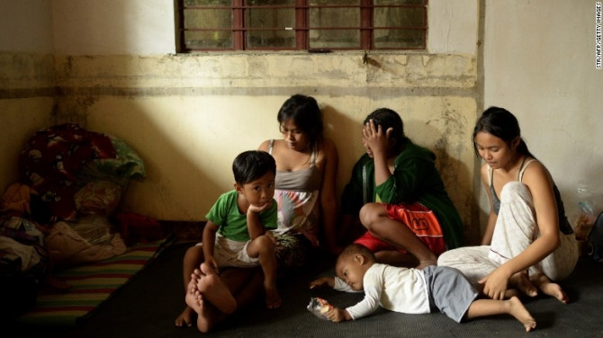 Chùm ảnh: Siêu bão Koppu khiến 20.000 người phải di tán - Ảnh 11