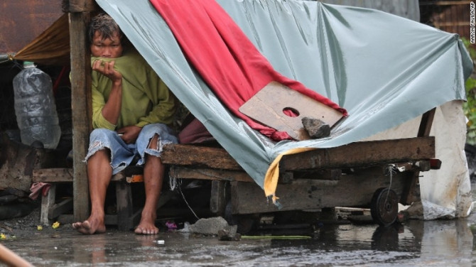 Chùm ảnh: Siêu bão Koppu khiến 20.000 người phải di tán - Ảnh 7