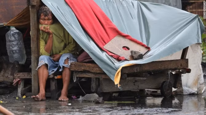 Chùm ảnh: Siêu bão Koppu khiến 20.000 người phải di tán - Ảnh 7