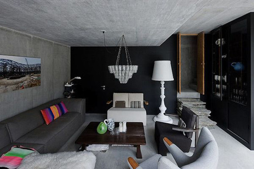 Ngôi nhà được thiết kế mang phong cách hiện đại với các chất liệu thô mộc như trần bê tông, màu sắc theo tông đen-xám. biet-thu-sieu-sang-duoi-long-dat-4