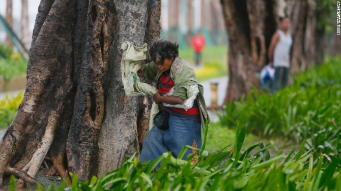 Chùm ảnh: Siêu bão Koppu khiến 20.000 người phải di tán - Ảnh 6