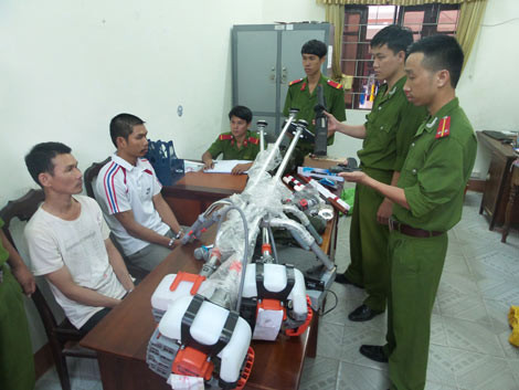 Đột nhập công sở trộm tiền và… súng