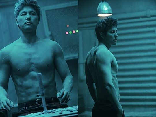 Mỹ nam 42 tuổi của làng điện ảnh Hàn Quốc Jung Woo Sung. Mỹ nam châu Á khoe cơ bụng 6 múi