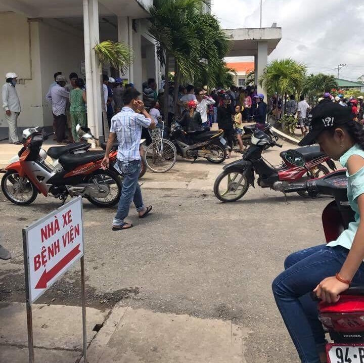 Nhiều nạn nhân được đưa đi cấp cứu tại bệnh viện