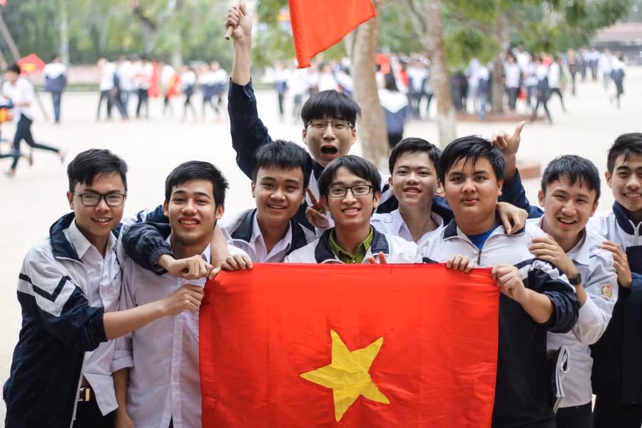 Học sinh thể hiện tình yêu dành cho môn thể thao vua. Ảnh: Fanpage trường