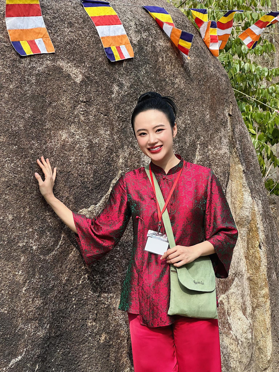 Sở Thông tin và Truyền thông đang thu thập thông tin sau những phát ngôn gây tranh cãi của Angela Phương Trinh. Sở Thông tin và Truyền thông đang thu thập thông tin sau những phát ngôn gây tranh cãi của Angela Phương Trinh.