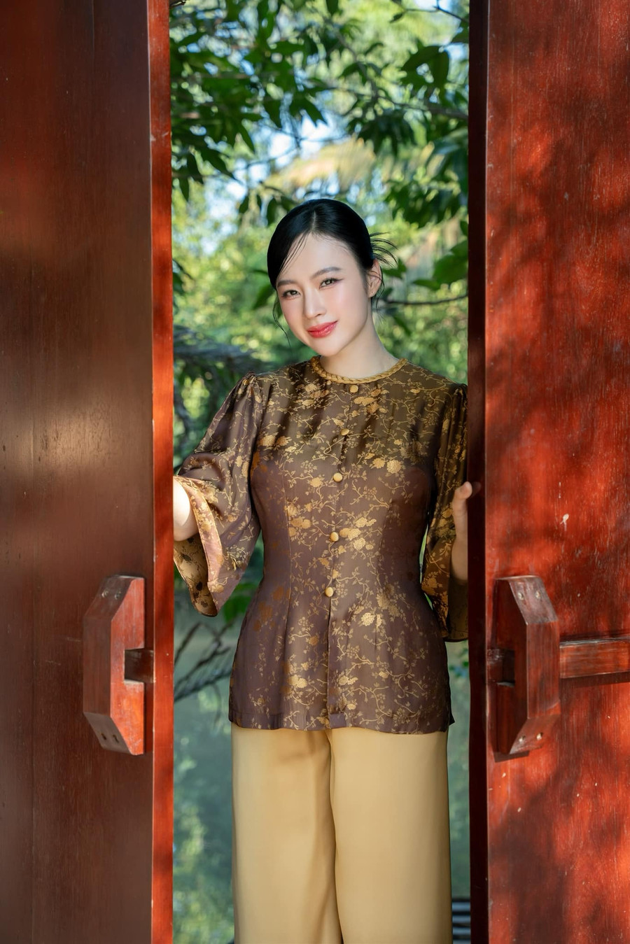 Angela Phương Trinh lên tiếng về tin đồn mất tích và cắt liên lạc với gia đình suốt 2 năm qua. Angela Phương Trinh lên tiếng về tin đồn mất tích và cắt liên lạc với gia đình suốt 2 năm qua.