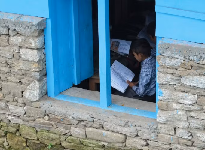 Việc giữ chân học sinh là một thách thức dai dẳng. Ảnh: Nepalitimes