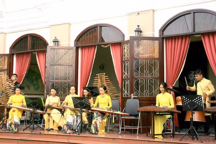 Một buổi biểu diễn của GV, SV Nhạc viện TPHCM.