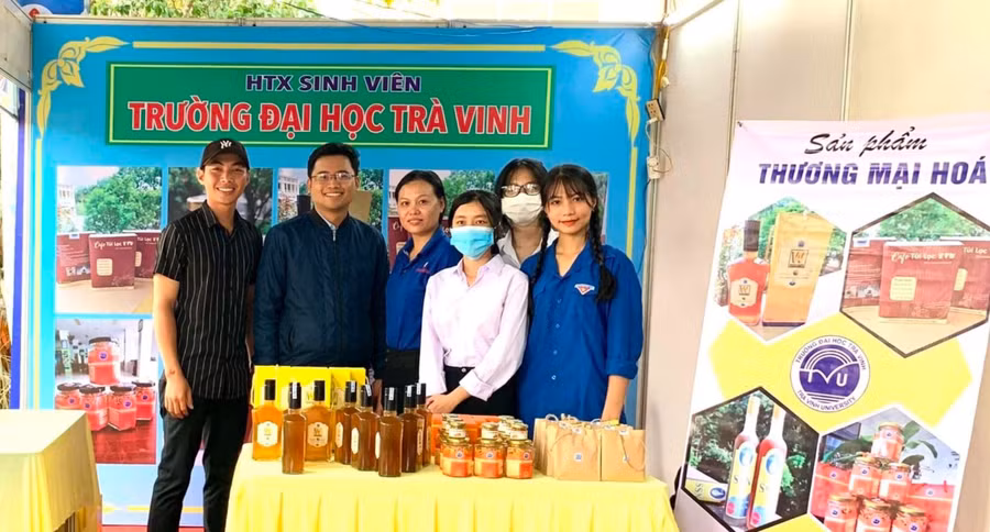 Hợp tác xã sinh viên Trường ĐH Trà Vinh thu hút đông đảo sinh viên khởi nghiệp.