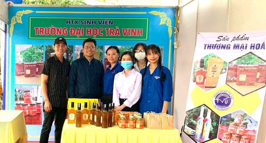 Hợp tác xã sinh viên Trường ĐH Trà Vinh thu hút đông đảo sinh viên khởi nghiệp. Hợp tác xã sinh viên Trường ĐH Trà Vinh thu hút đông đảo sinh viên khởi nghiệp.