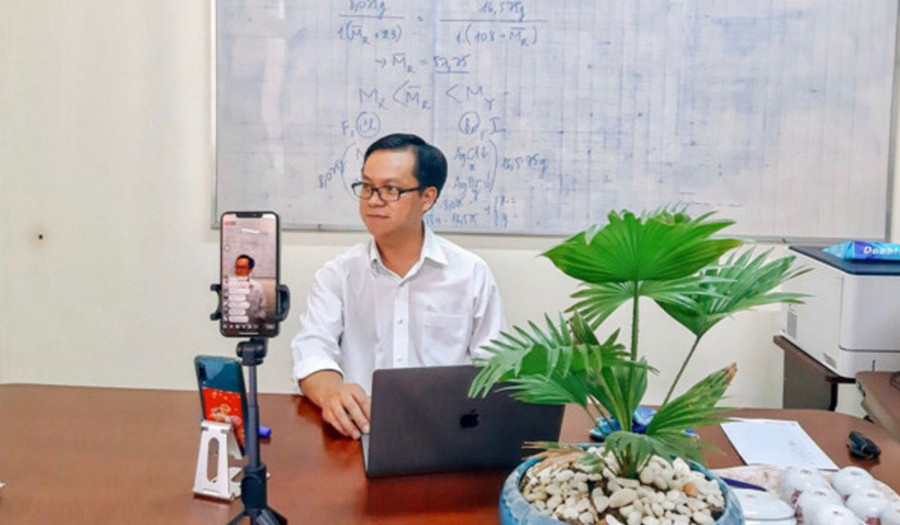 Giờ dạy học trực tuyến tại Trường THPT Trần Đại Nghĩa (TP Cần Thơ). Ảnh: Quốc Ngữ Giờ dạy học trực tuyến tại Trường THPT Trần Đại Nghĩa (TP Cần Thơ). Ảnh: Quốc Ngữ