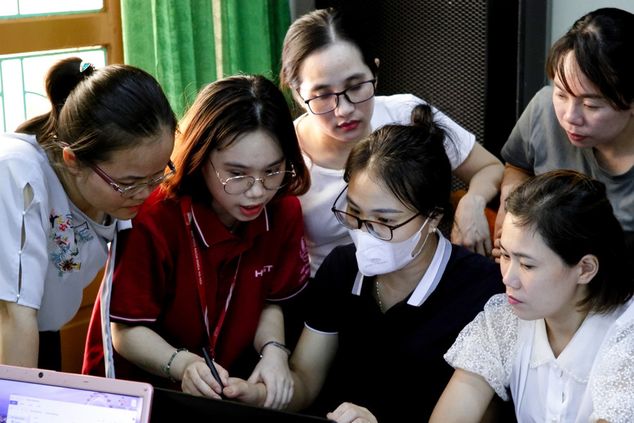 Viện Sư phạm Kỹ thuật bồi dưỡng nâng cao năng lực thiết kế bài giảng STEM, E-Learning và ứng dụng công nghệ thông tin vào giảng dạy cho giáo viên. Ảnh: NVCC