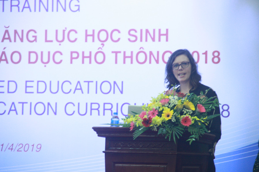 Chuyên gia đến từ trường ĐH Melbourne (Australia) tập huấn về phát triển năng lực cho 200 báo cáo viên nguồn