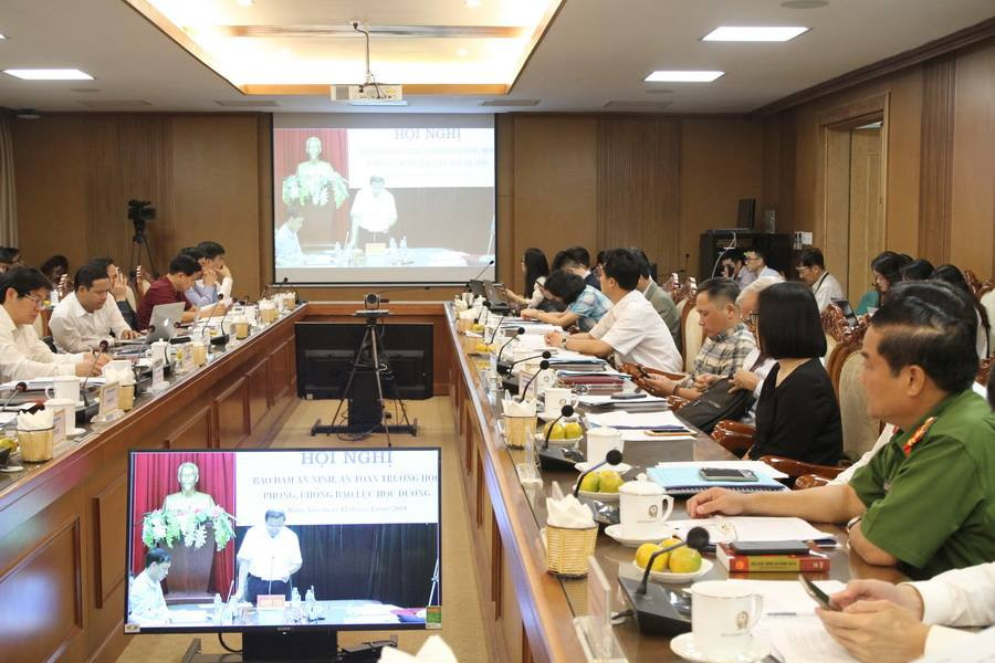 Hội nghị trực tuyến đảm bảo an ninh, an toàn trường học, phòng chống bạo lực học đường. Hội nghị trực tuyến đảm bảo an ninh, an toàn trường học, phòng chống bạo lực học đường.