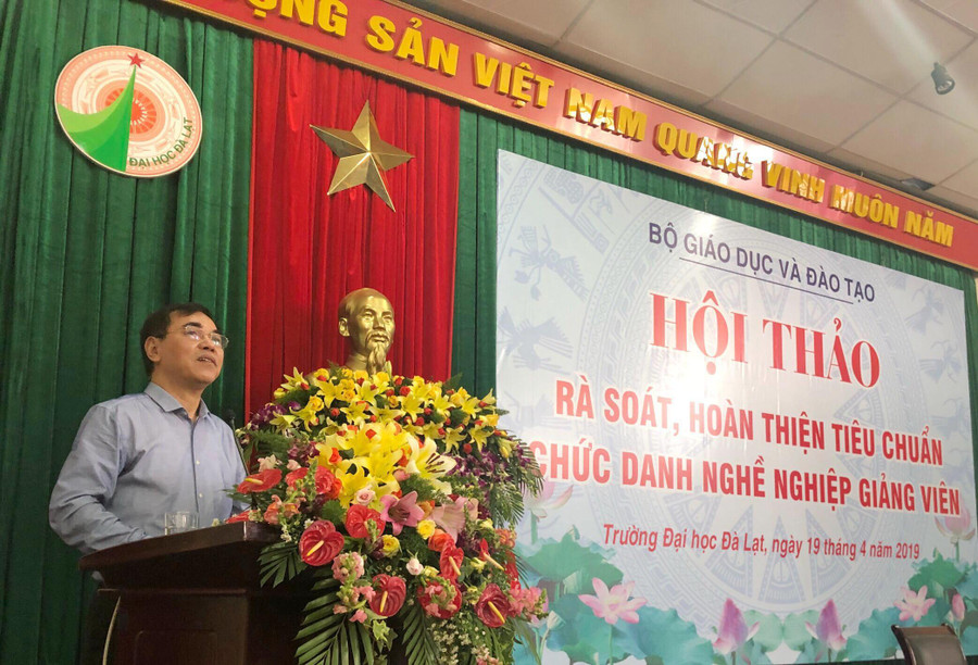 TS. Nguyễn Hải Thập - Phó Cục trưởng Cục Nhà giáo và CBQL giáo dục phát biểu tại hội thảo. TS. Nguyễn Hải Thập - Phó Cục trưởng Cục Nhà giáo và CBQL giáo dục phát biểu tại hội thảo.