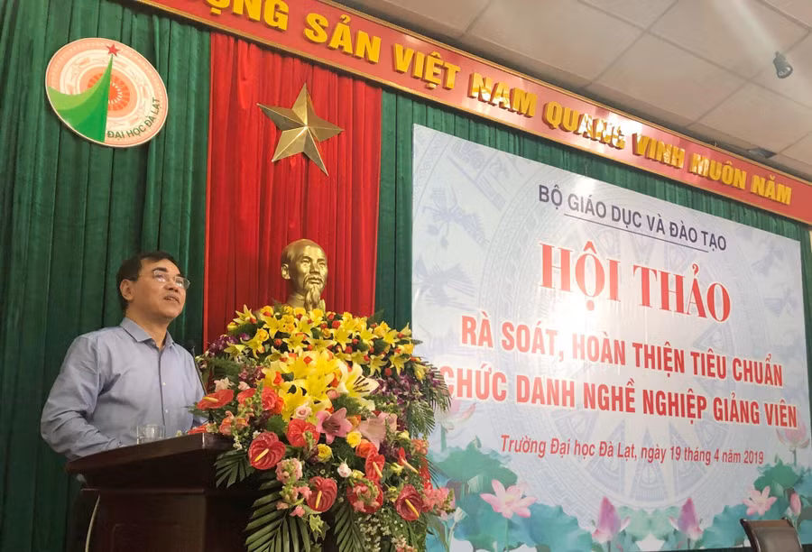 TS. Nguyễn Hải Thập - Phó Cục trưởng Cục Nhà giáo và CBQL giáo dục phát biểu tại hội thảo.