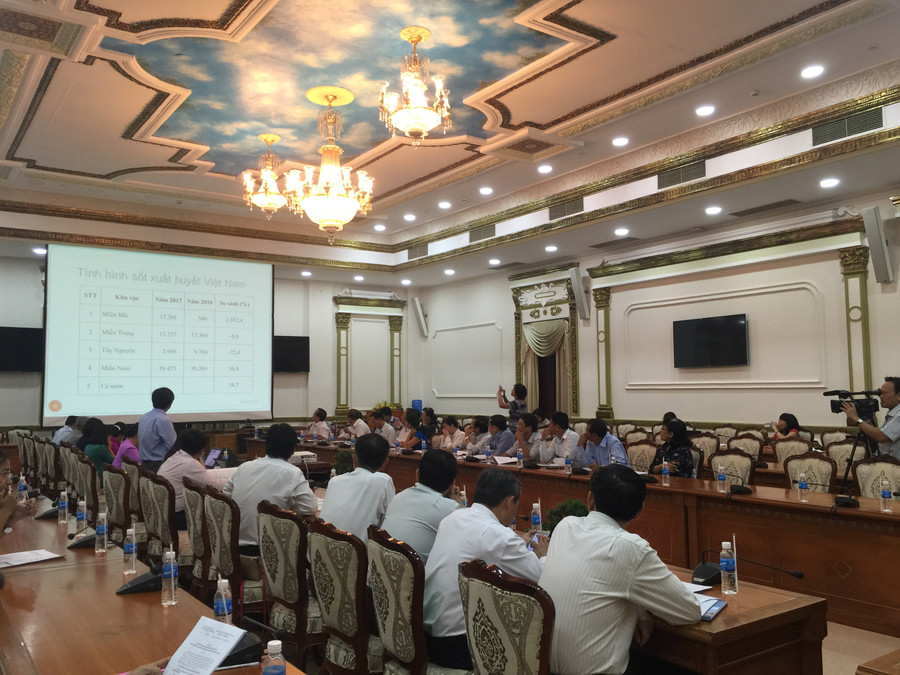 Các đại biểu tham dự cuộc họp nghe báo cáo của Trung Tâm Y tế dự phòng TPHCM