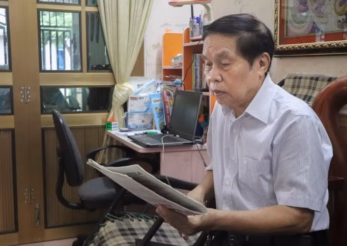 Thầy Ngô Xuân Lệnh vẫn còn trăn trở với các thầy cô giáo vùng cao Điện Biên. Ảnh: NVCC