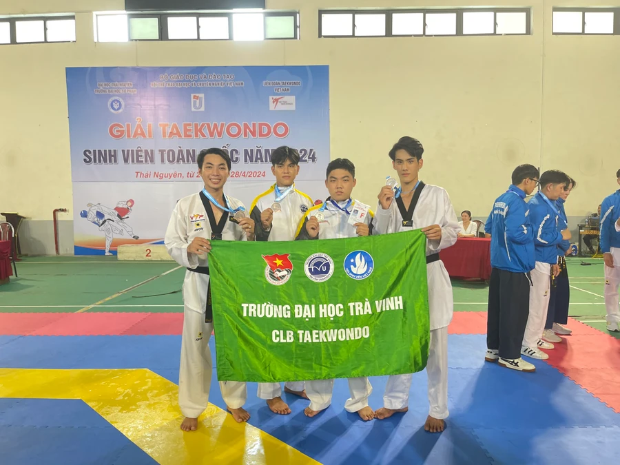 Đội tuyển Taekwondo Trường ĐH Trà Vinh đoạt huy chương tại Giải vô địch Taekwondo sinh viên toàn quốc.