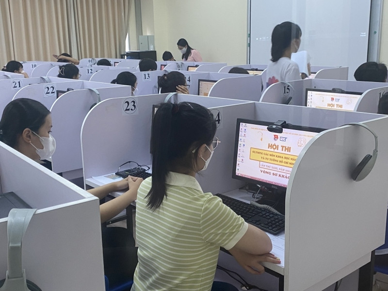 Thí sinh dự thi đánh giá năng lực chuyên biệt của Trường ĐH Sư phạm TP Hồ Chí Minh năm 2023. Ảnh: ITN