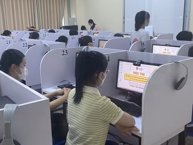 Thí sinh dự thi đánh giá năng lực chuyên biệt của Trường ĐH Sư phạm TP Hồ Chí Minh năm 2023. Ảnh: ITN