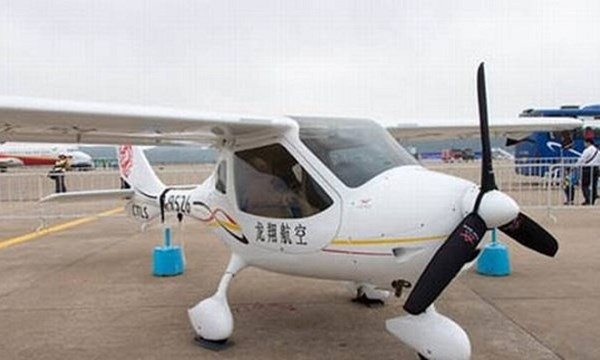 Cận cảnh chiếc máy bay điện giá 3,5 tỷ đầu tiên trên thế giới - Ảnh 2 Cận cảnh chiếc máy bay điện giá 3,5 tỷ đầu tiên trên thế giới - Ảnh 2