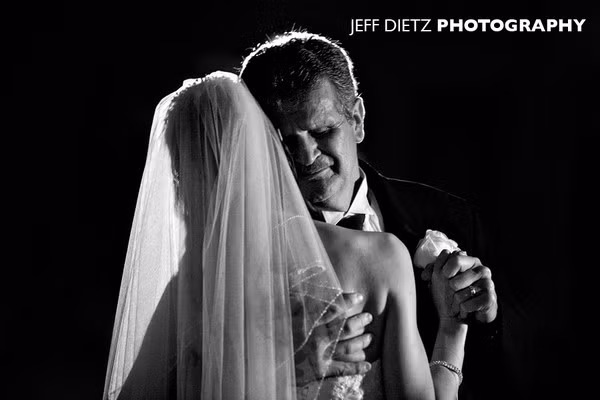 Nước mắt người cha khi con gái đi lấy chồng ảnh 22