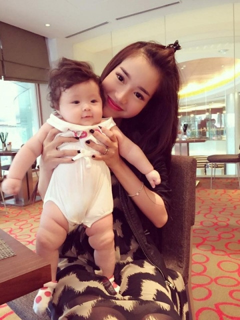 Con gái Mộc Trà xinh xắn của Elly Trần