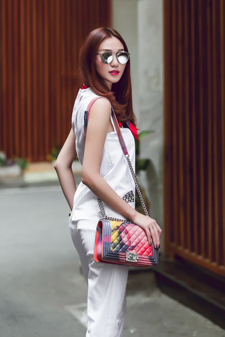 Khánh My phối đồ linh hoạt ngày hè ảnh 2