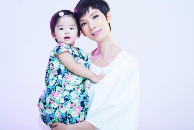 Siêu mẫu Xuân Lan bên con gái Thỏ