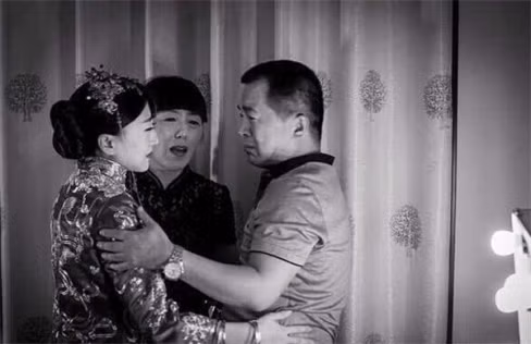 cha khóc trong ngày cưới của con gái, tình cảm cha con, người cha, con gái đi lấy chồng