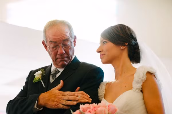 Nước mắt người cha khi con gái đi lấy chồng ảnh 7