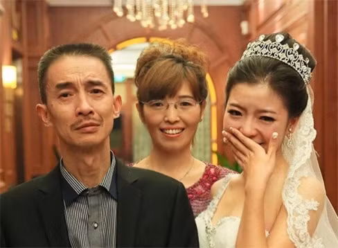 cha khóc trong ngày cưới của con gái, tình cảm cha con, người cha, con gái đi lấy chồng