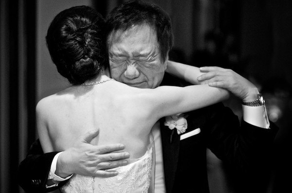 Nước mắt người cha khi con gái đi lấy chồng ảnh 10 Nước mắt người cha khi con gái đi lấy chồng ảnh 10