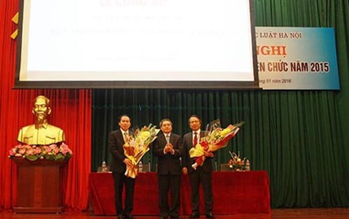 bất ngờ bổ nhiệm người không qua thi tuyển làm hiệu trưởng đh luật hn hình 0 bat ngo bo nhiem nguoi khong qua thi tuyen lam hieu truong dh luat hn hinh 0