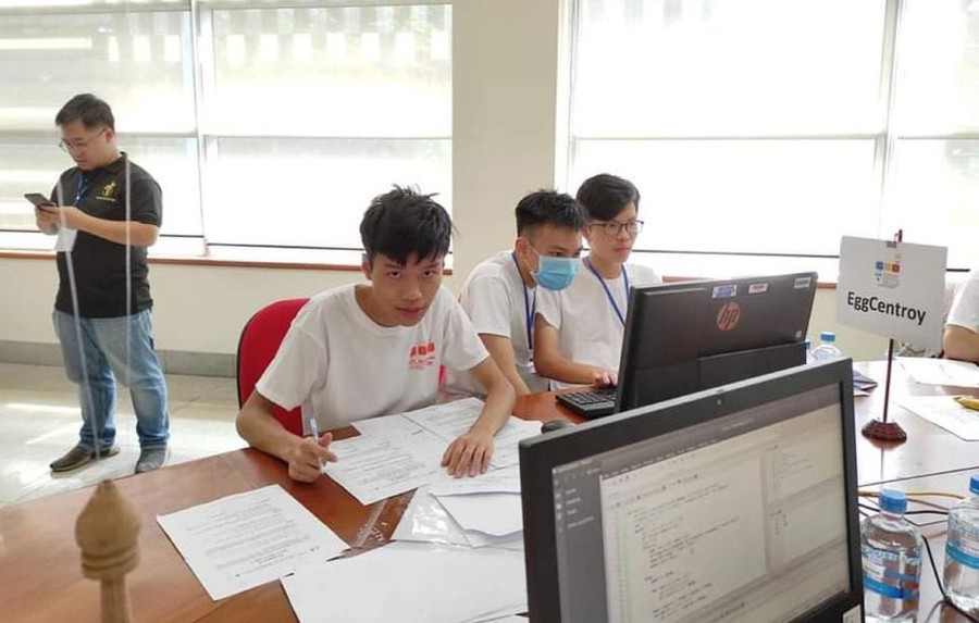 Team EggCentroy ĐH Công nghệ. Team EggCentroy ĐH Công nghệ.