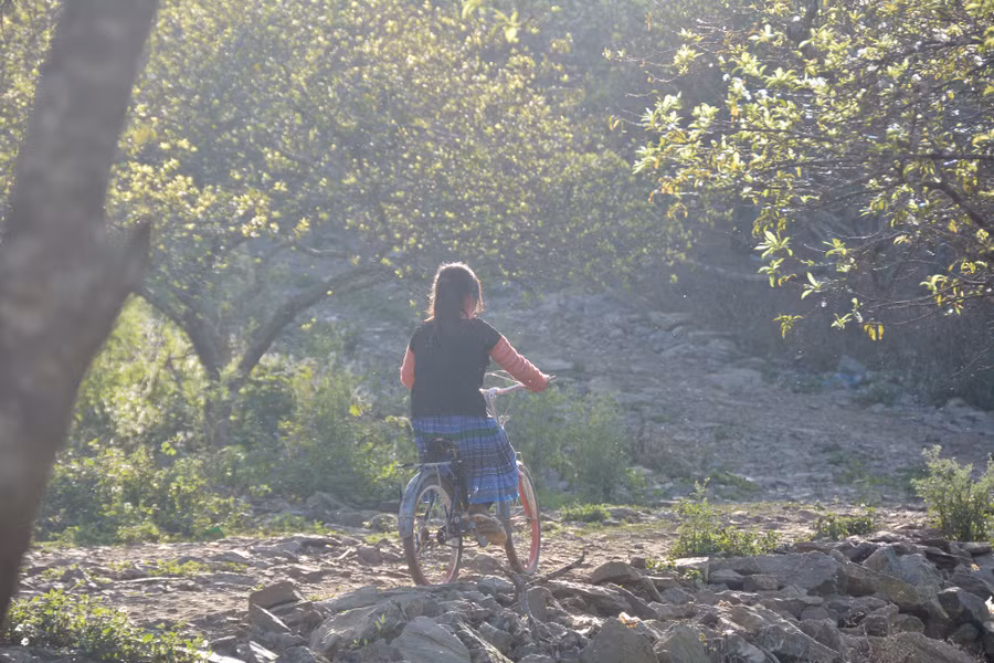 “Học nhiều để làm gì? Mai sau thời gian sẽ trả lời cho con”. Ảnh: Hoàng Thị Hiền.