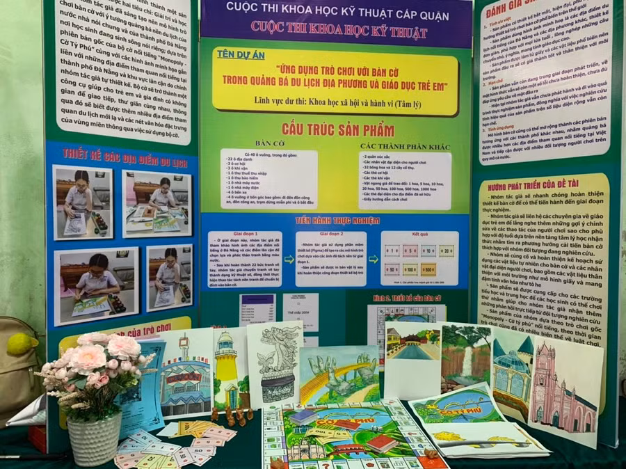Một poster và sản phẩm trưng bày tham gia dự thi tại cuộc thi Khoa học Kỹ thuật do Phòng GD&amp;ĐT Thanh Khê (Đà Nẵng) tổ chức.