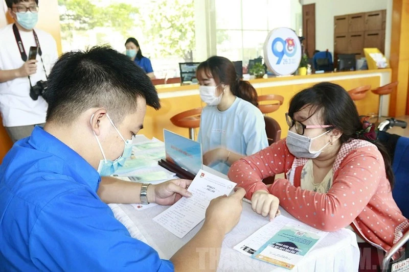 Tổ chức Đoàn thanh niên, Hội sinh viên các trường ĐH là địa chỉ tin cậy để tân sinh viên tham gia tư vấn việc làm, chỗ trọ. Ảnh minh họa