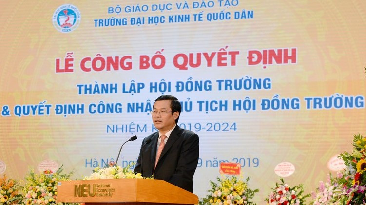 Thứ trưởng Bộ GD&ĐT Nguyễn Văn Phúc phát biểu tại buổi lễ.