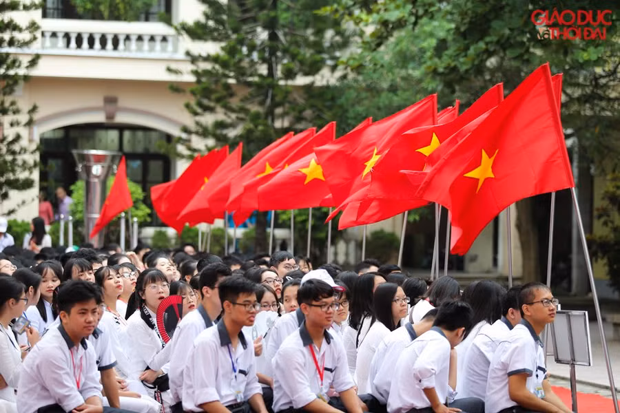 Hân hoan bước vào năm học mới.